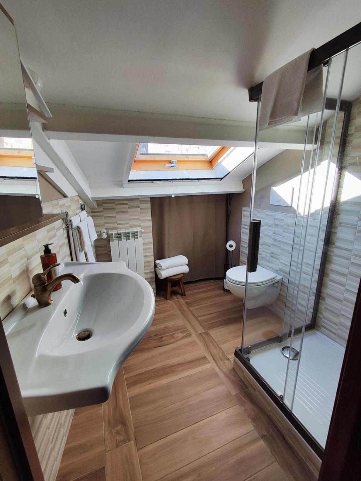 Double Room,1766141466:JPEG